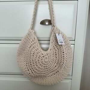 Straw shoulder bag .